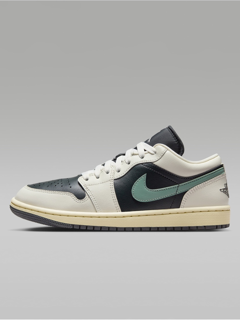Jordan Low Top Sneaker in White, Black & Mint